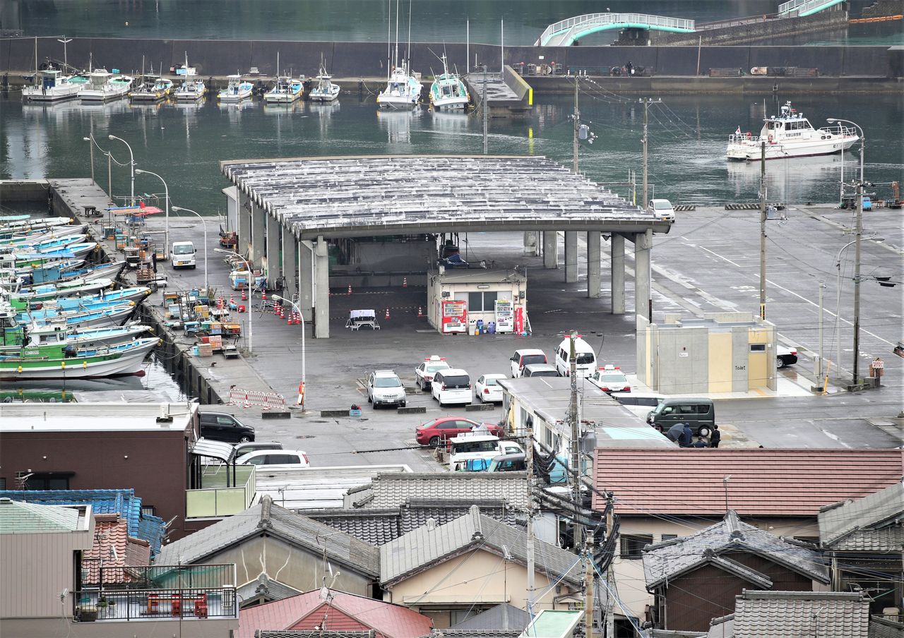事件が起きた和歌山漁港（時事通信）。