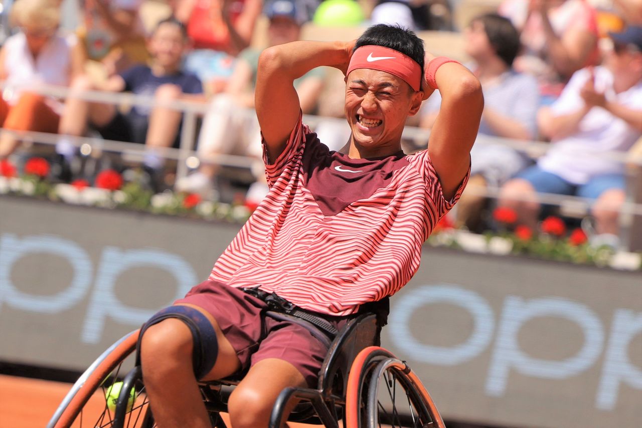 La victoire de Oda Tokito le 10 juin 2023 à Roland-Garros, le propulse au rang de plus jeune joueur numéro un mondial en tennis-fauteuil messieurs. (Jiji)  