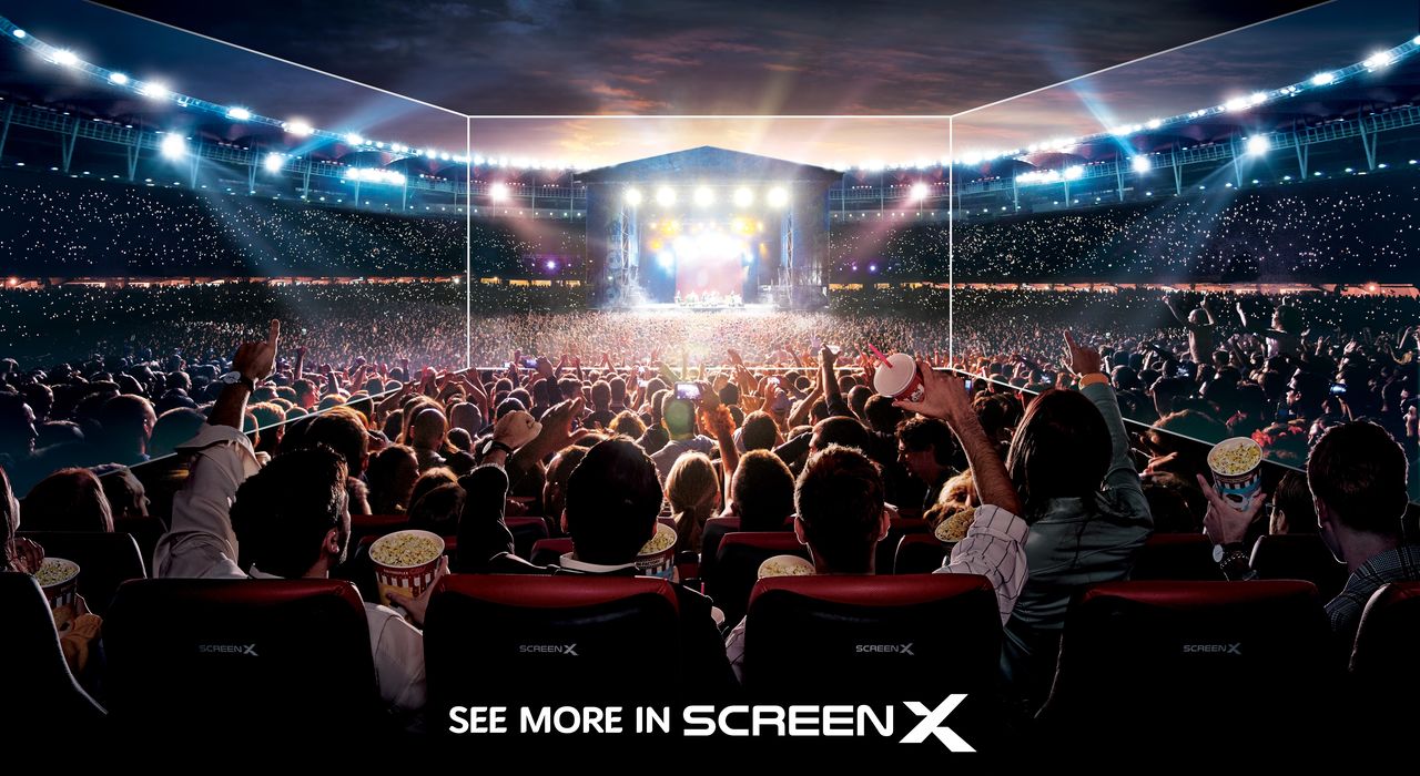 Le système Screen X de trois écrans au 109 Cinemas Premium Shinjuku propose une expérience en immersion. (Image avec l’aimable autorisation du groupe Tôkyû)
