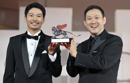 Le réalisateur Hamaguchi Ryûsuke (droite) et l'acteur principal de son dernier film Ômika Hitoshi, le 9 septembre.