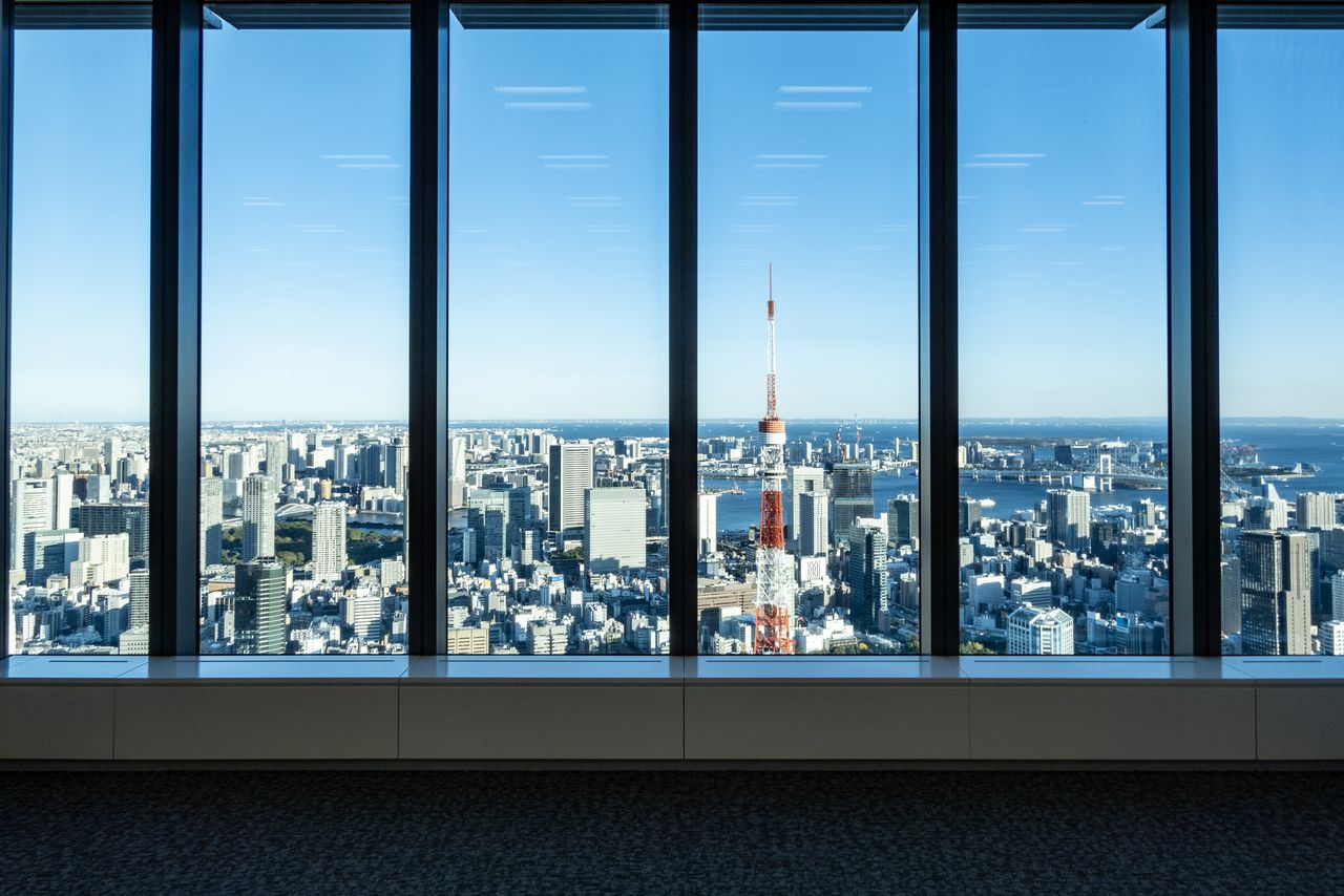 Vue sur la Tour de Tokyo depuis la Mori JP Tower