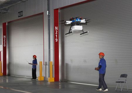 Essai de drone au nouveau centre logistique de Tokyo