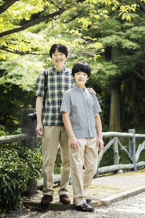 Hisahito et son père, le prince Fumihito (le frère de l'empereur), le 10 août