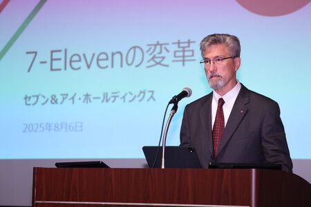 Stephen Dacus en conférence de presse