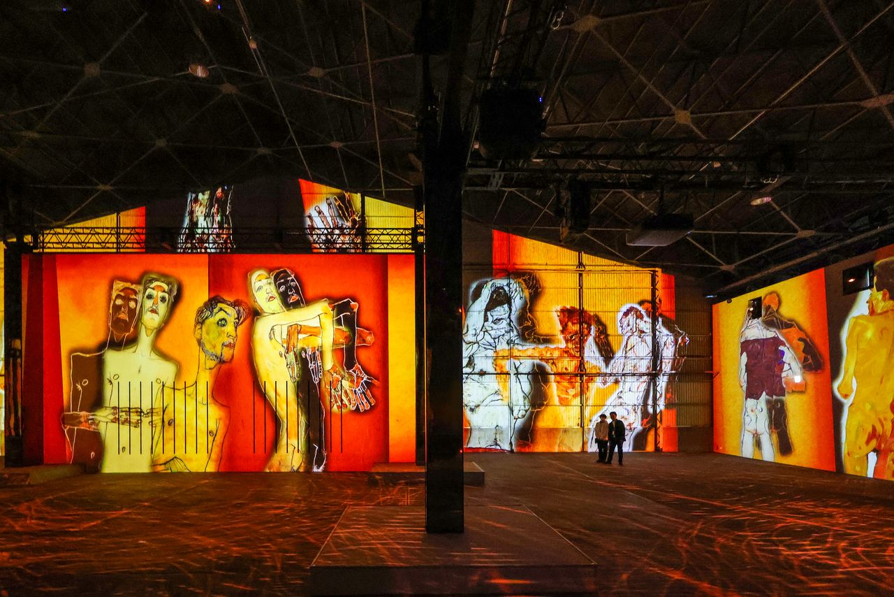 Les œuvres de Schiele, qui comptent environ 110 pièces, sont présentées dans un film de 12 minutes. Les inquiétudes et les espoirs qui imprégnaient la Vienne de la fin du XIXe siècle sont exprimés avec des couleurs riches.