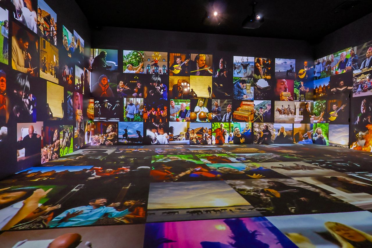 L'espace « Listen » est assez réduit, mais il fonctionne comme un véritable « coffre au trésor » des sons du monde.