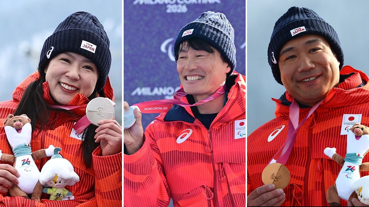 Les médaillés japonais des Paralympiques : Muraoka Momoka, deux médailles d’argent en ski alpin (© Reuters) ; Oguri Daichi, médaille d’argent en snowboard (© FIS via Reuters Connect) et Suzuki Takeshi, médaille de bronze en ski alpin. (© Reuters).