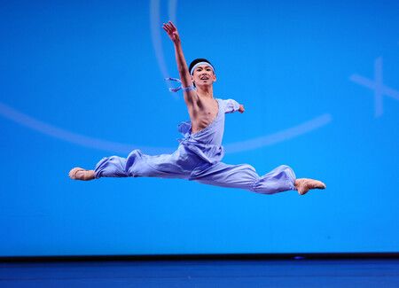 Quatre jeunes Japonais remportent un prix au plus grand concours de bourses de ballet au monde