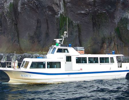 Le bateau touristique KAZU I