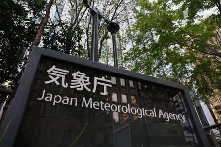 Un puissant séisme frappe le nord-est du Japon, perturbant les transports