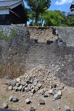 Le château a subi quelques dégâts dus au séisme du 28 juillet.