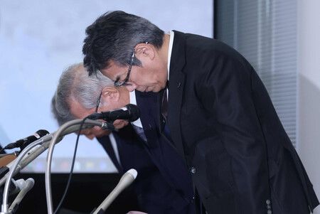 Hayashi Kingo (au premier plan), président de Chubu Electric Power, le 14 septembre