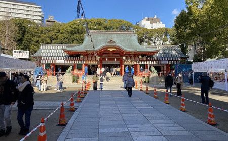 Le nombre de personnes se rendant au sanctuaire Ikuta de Kobe, le 1er janvier au matin, a diminué significativement par rapport à une année habituelle.