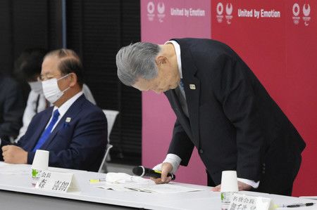 Mori Yoshirô annonçant sa démission (12 février)