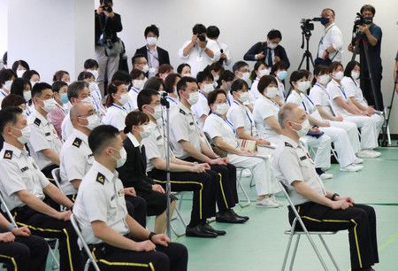 Le personnel soignant des Forces d'auto-défense japonaises et des infirmières du secteur privé, au vaccinodrome de Tokyo le 17 mai.