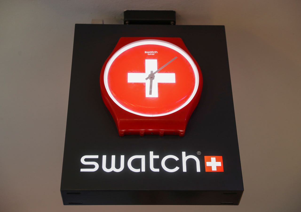 Swatch Group a dit mardi ne pas être intéressé par un rachat des marques horlogères du groupe de luxe français Kering en réponse à de récentes spéculations de marché. /Photo prise le 18 mars 2021/REUTERS/Arnd Wiegmann