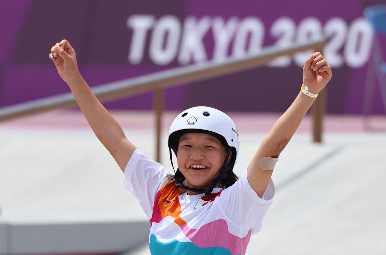 Nishiya Momiji victorieuse à la finale de skateboard, catégorie street dames, le lundi 26 juillet l’Urban Sports Park Ariake de Tokyo (Reuters/Lucy Nicholson）