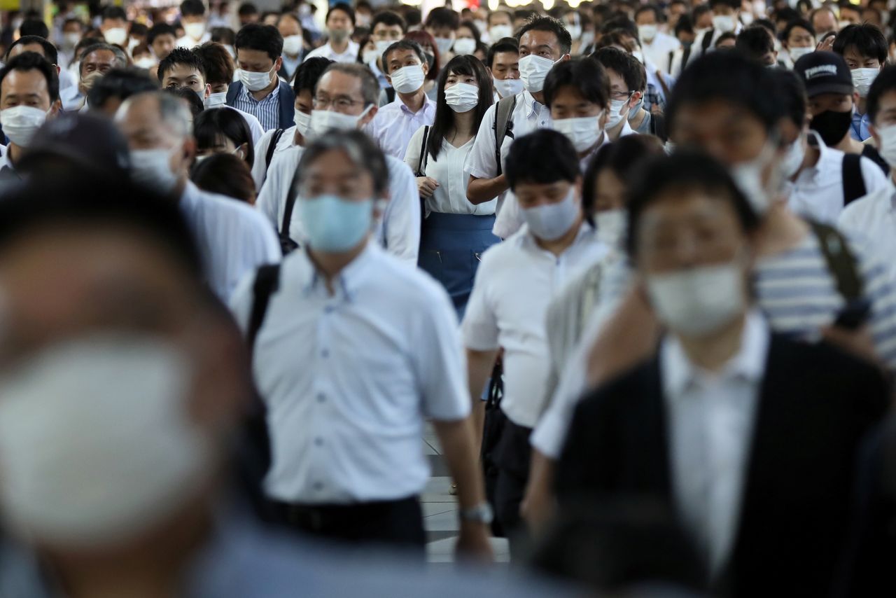 Le Japon, qui souhaite préserver son système hospitalier mis sous pression par la nouvelle flambée épidémique de COVID-19 dans la capitale Tokyo, va désormais limiter les hospitalisations aux cas les plus graves. /Photo prise le 2 août 2021/REUTERS/Kevin Coombs