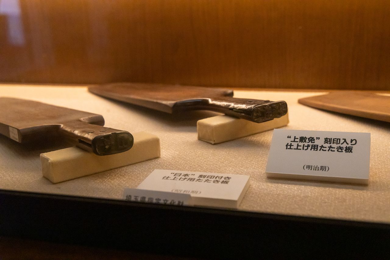 用於拍打成型的木板，握柄上刻著「上敷免」或「日本」等印章