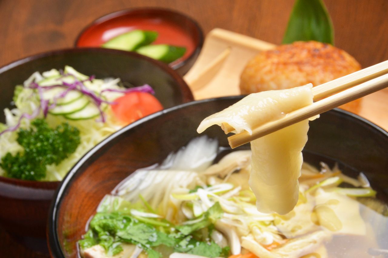 「山貓水團套餐」，可品嘗以豐富的當地食材製作的美味水團湯，售價1200日圓（含稅）