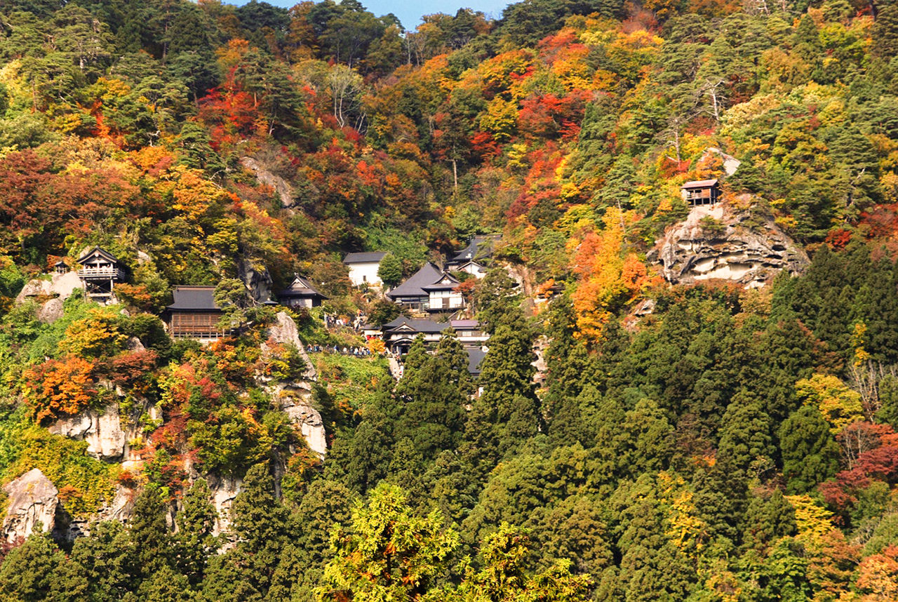 山寺秋景，從山頂開始暈染著色（圖片提供：山寺觀光協會）