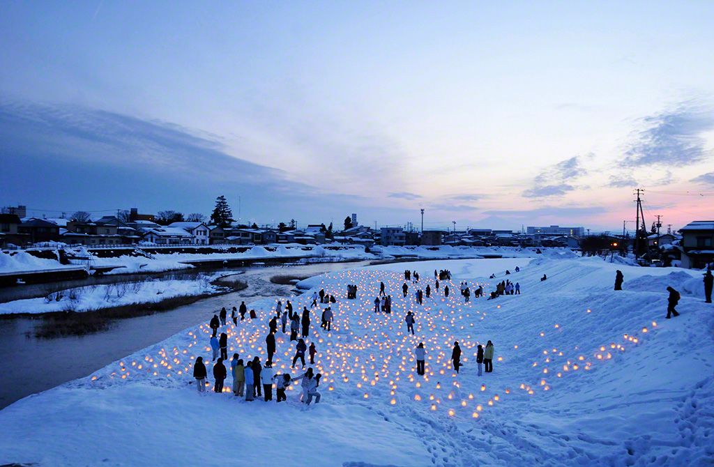 河灘上的迷你雪室(秋田縣橫手市)