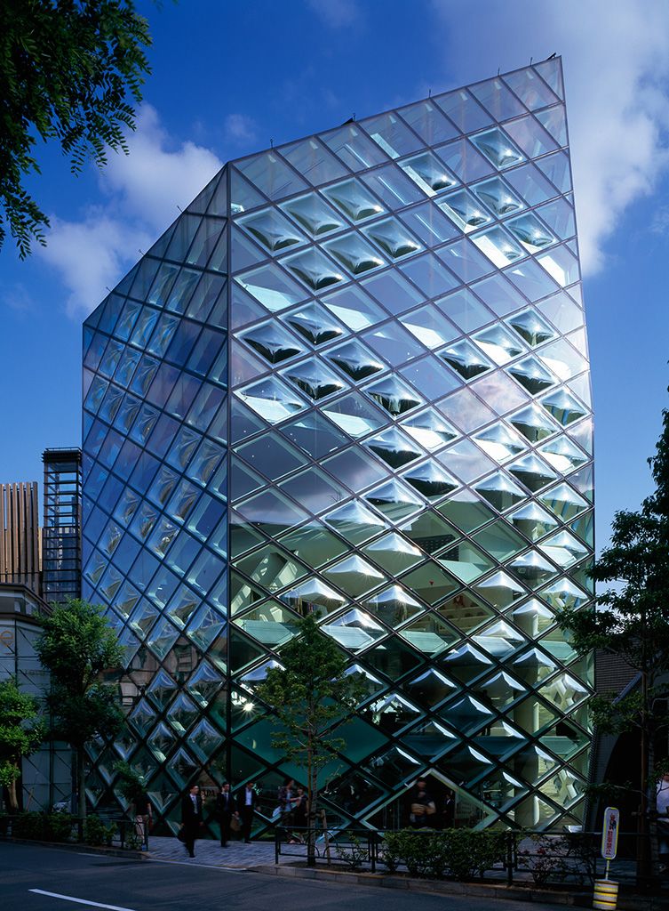 13 普拉達服飾精品青山店