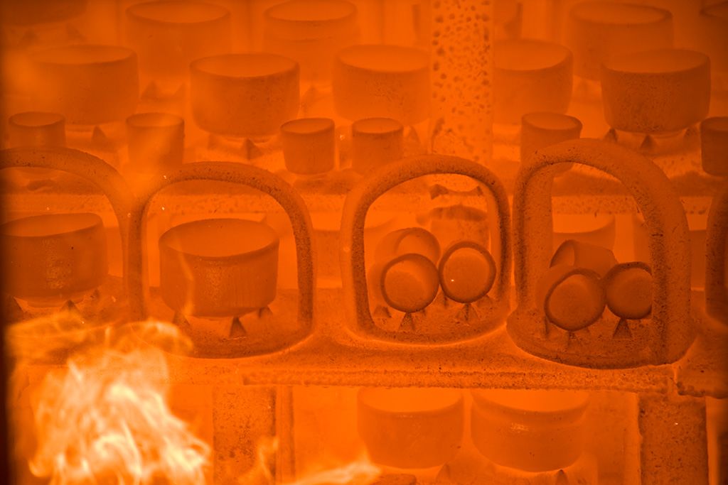 窯火通紅的燒製情形