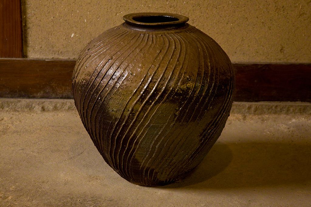 罈子。粗獷渾樸的外表讓人著迷