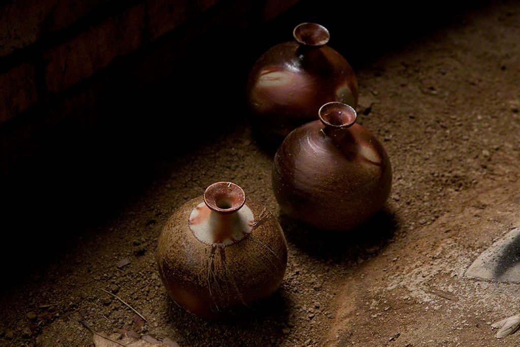 剛出窯的酒壺