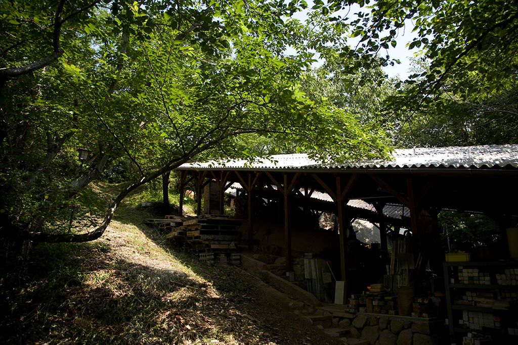 伊勢崎淳的穴窯。每年點兩次火