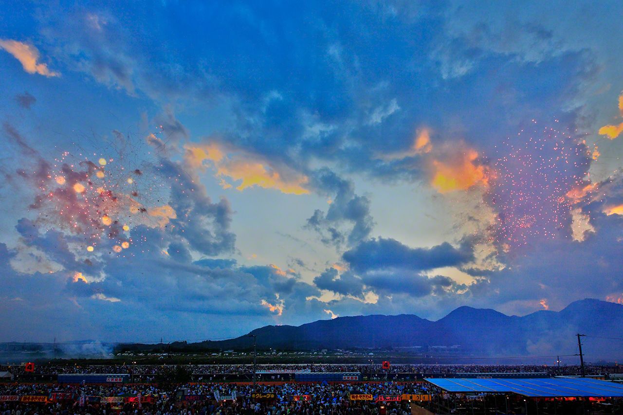 晝日的「速射連環」煙火