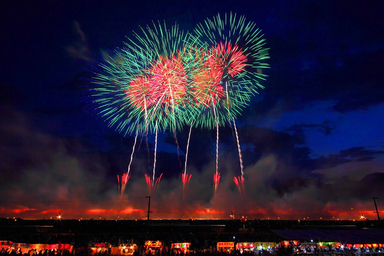 「尼亞加拉」上空的「速射連環」煙火