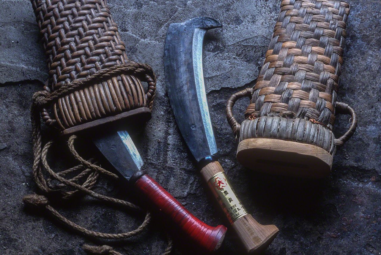 在當地山林中使用的砍刀,刀鞘也很精美。富山縣朝日町大久保鐵鋪