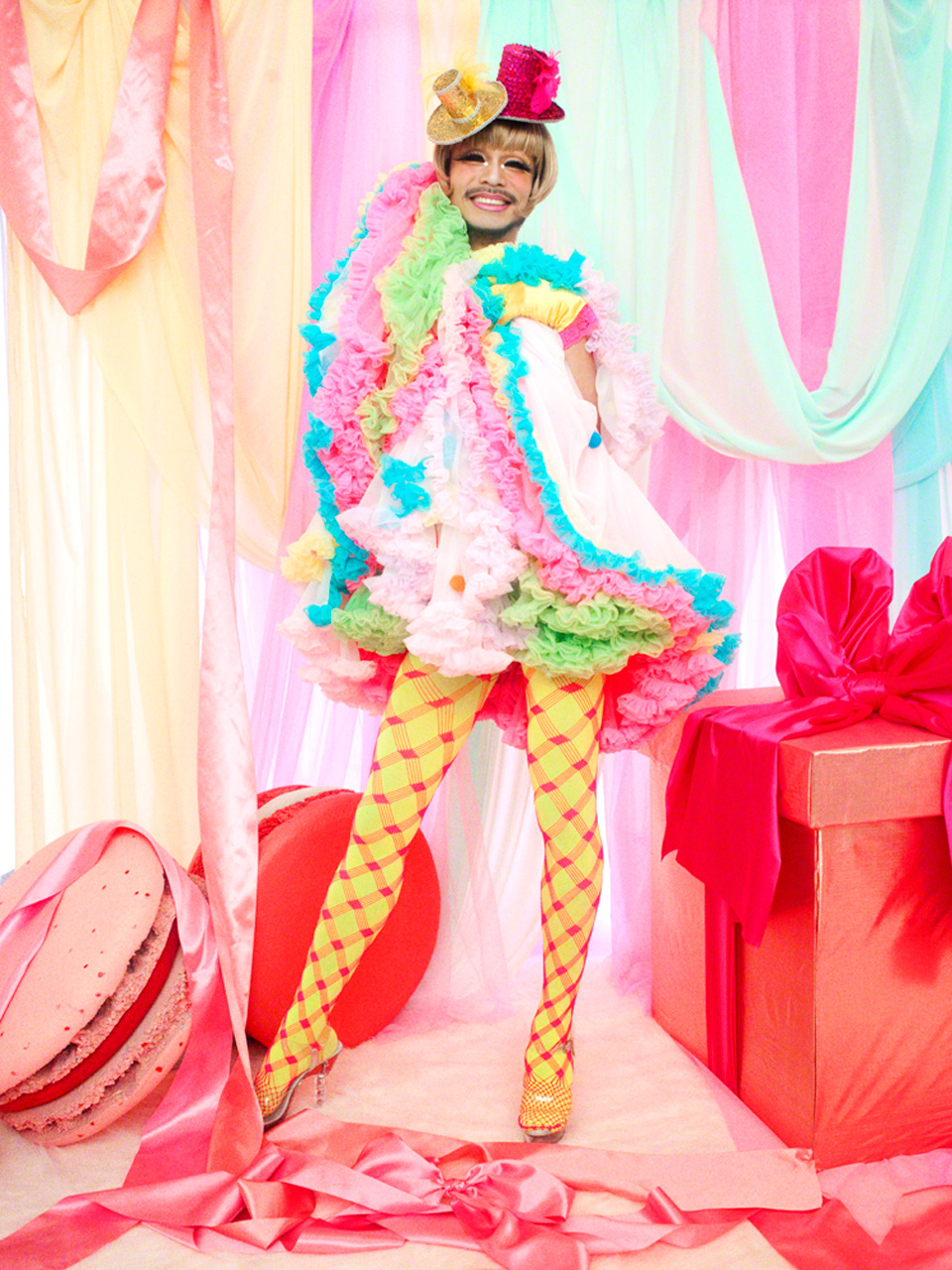 出自寫真集《TOKYO INNOCENCE》（光村推古書院，2013年） ©mika ninagawa，Courtesy of Tomio Koyama Gallery