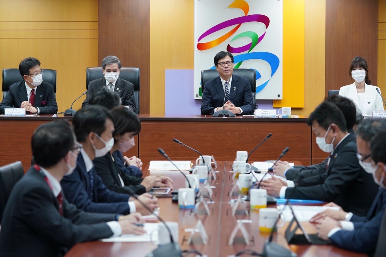 2023年1月時，熊本縣知事蒲島郁夫跟熊本市市長大西一史一同造訪高雄，了解台積電設廠經驗（高雄市政府提供）