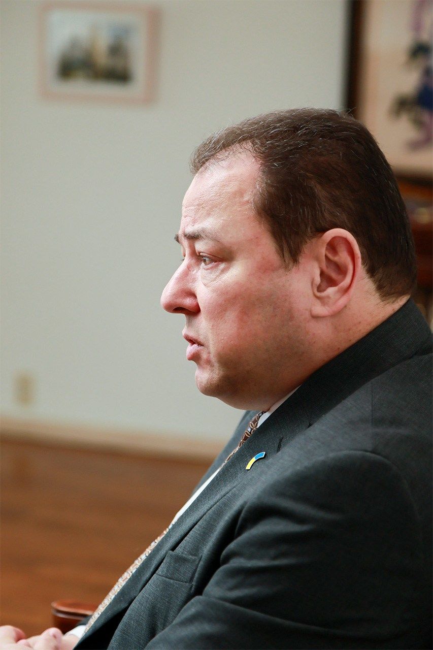 以冷靜而敏銳的眼光審視國際局勢,其目光亦投向東亞的國家安全問題,2025年1月17日,於烏克蘭駐日大使館