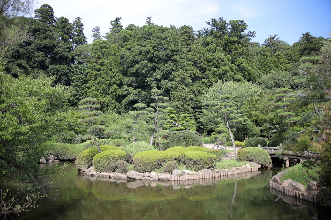 偕樂園的庭園池塘