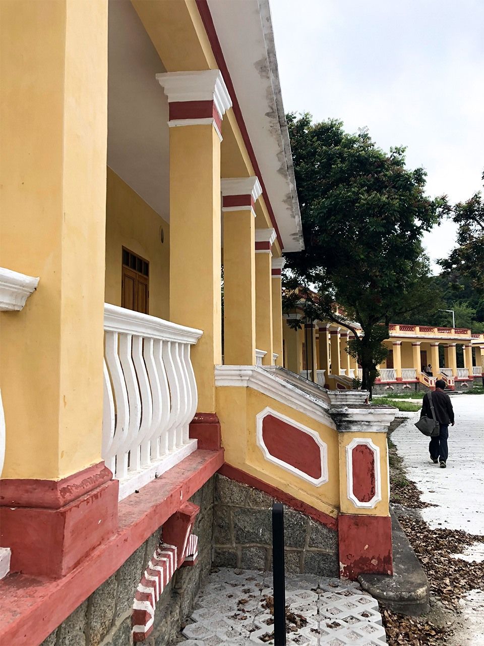 經整修的澳門「九澳康復醫院」腹地內,韓森氏病療養所的患者居住棟(筆者攝影)