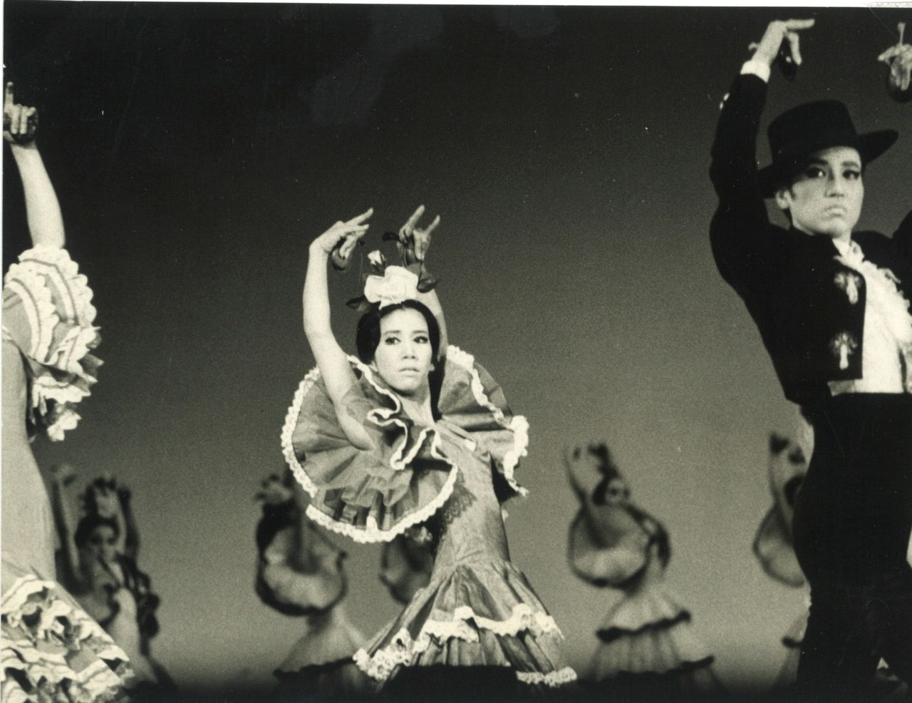 SKD時代的尚子夫人(中央) (御子柴攝影)