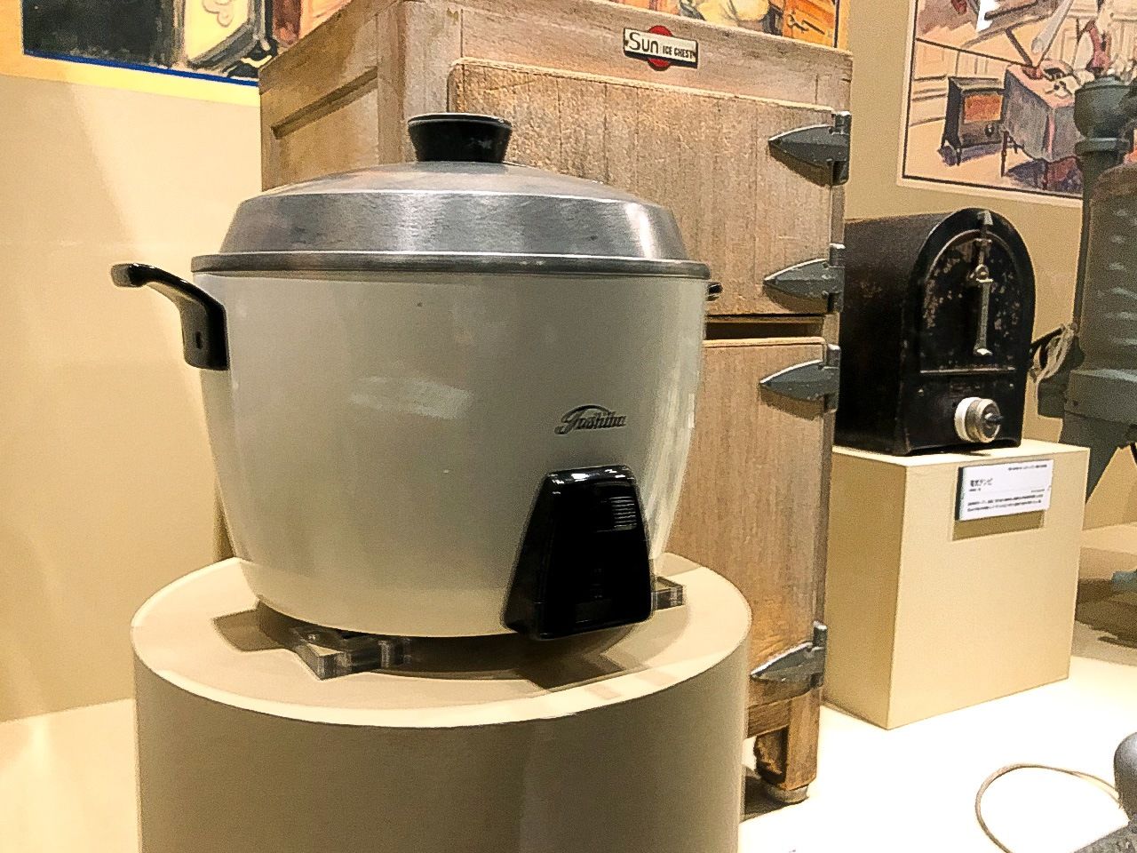 在「改變日本的千種技術展」中展出的自動電鍋ER-4(筆者攝影)