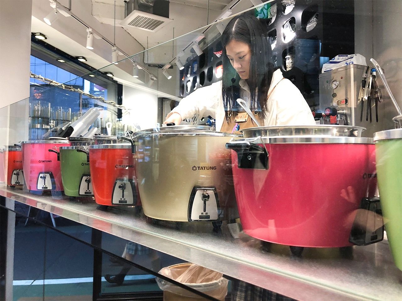 東京的臺灣珍珠奶茶店。利用大同電鍋來保溫珍珠(筆者攝影)