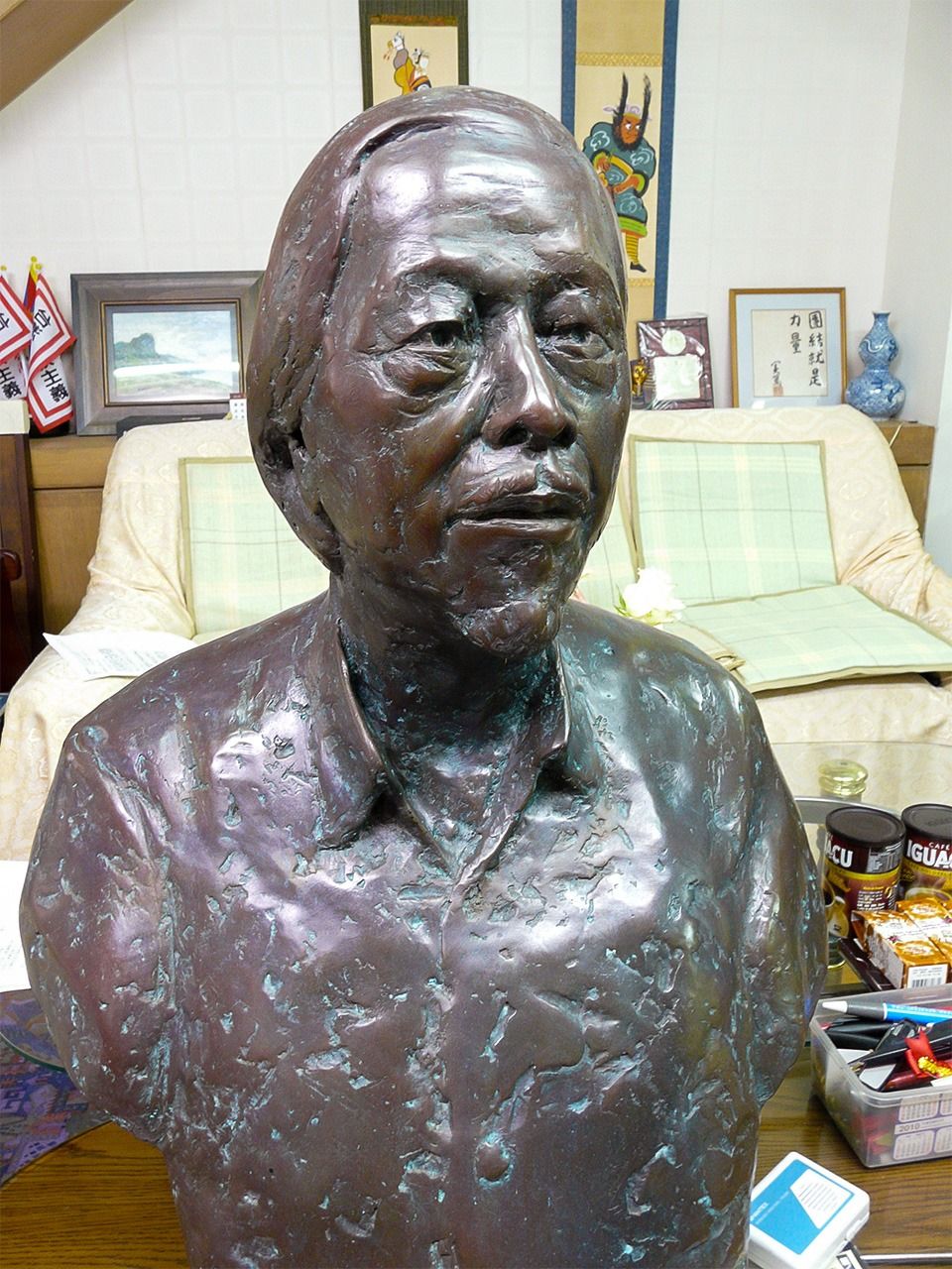 雕刻家林文德先生在2007年為史明先生製作的半身雕像（筆者攝影）