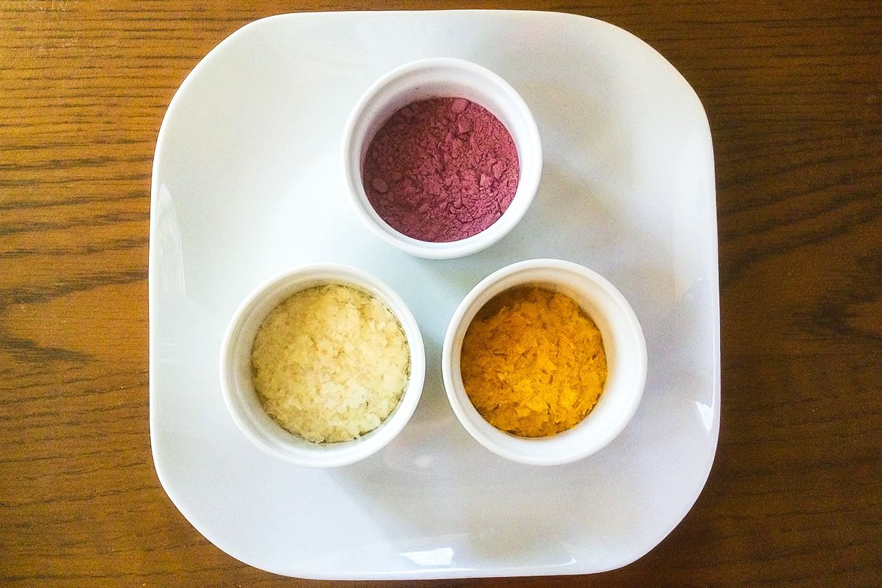 用紫薯、南瓜、馬鈴薯製作的蔬菜粉。市面上還出售胡蘿蔔、菠菜、紅椒等品種豐富的蔬菜粉