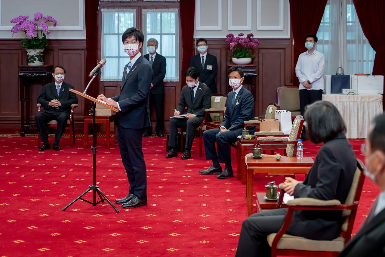 蔡英文總統於5月5日接見日本自民黨青年局眾議員訪團