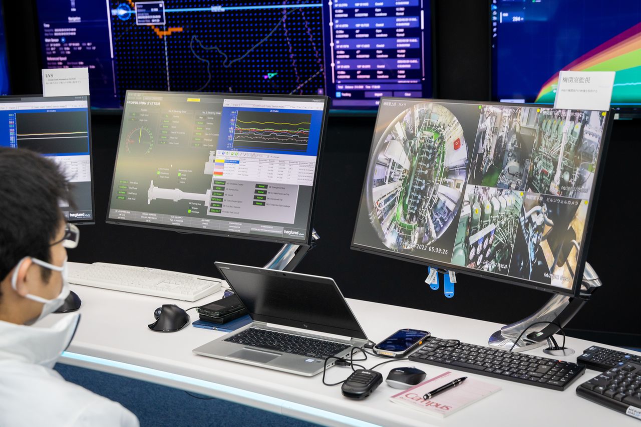 不僅監控發動機和電氣設備的狀態,陸上支援中心還具備異常預警功能