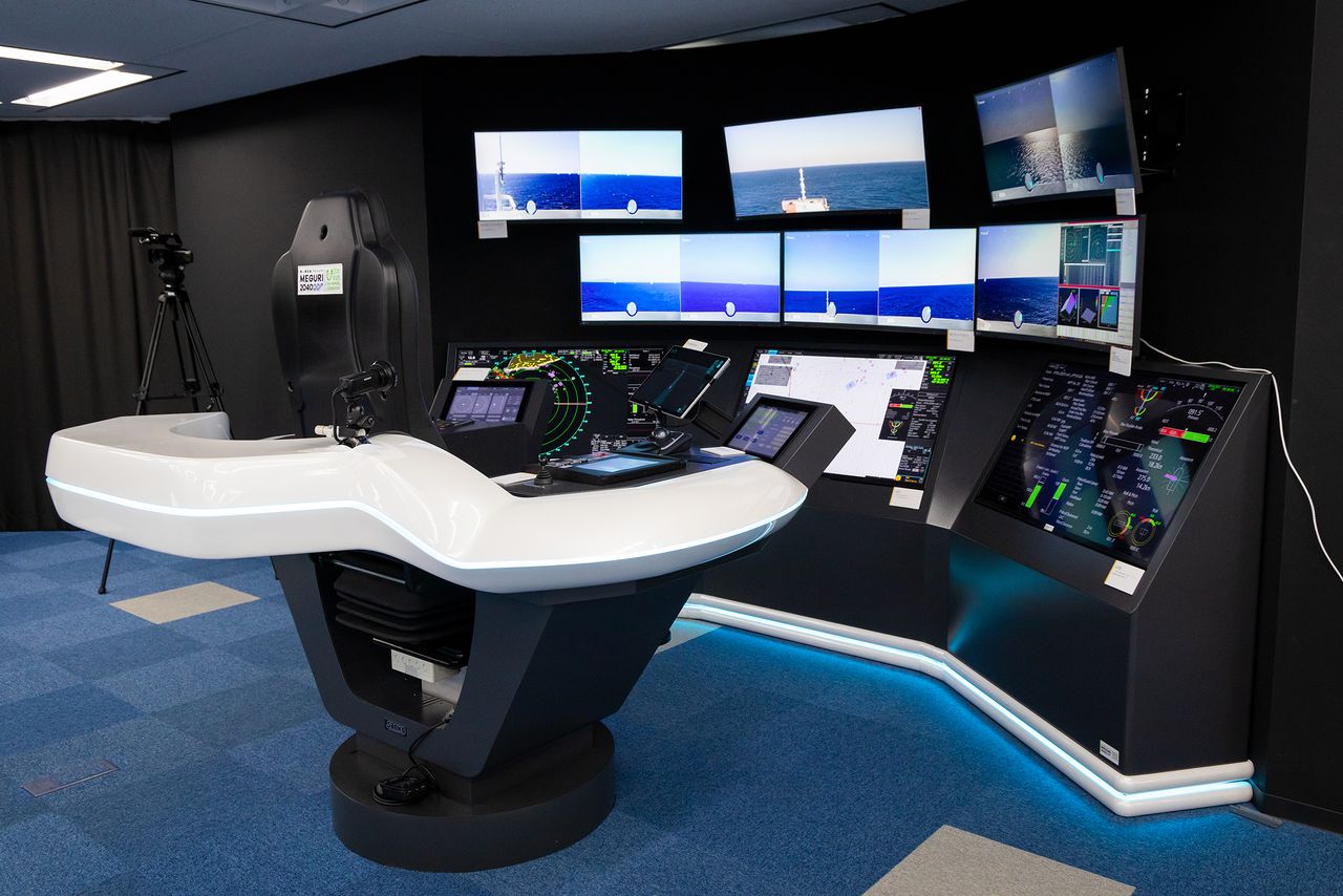 船舶遠程操控控制台。據稱，之所以採用近未來風格的設計，是希望激發孩子們的航海夢想
