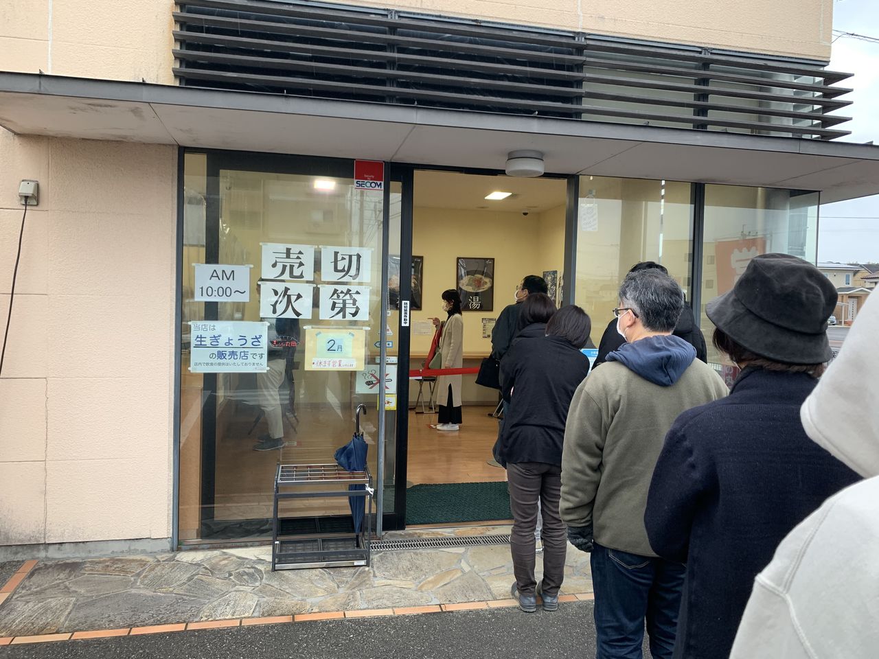 除了在宮崎縣內設有6家店外，「餃子丸岡」還在鹿兒島、熊本、福岡、兵庫、大阪開了店。據說宮崎的店經常會有顧客排隊等待，直到餃子賣完（宮崎餃子王子提供）