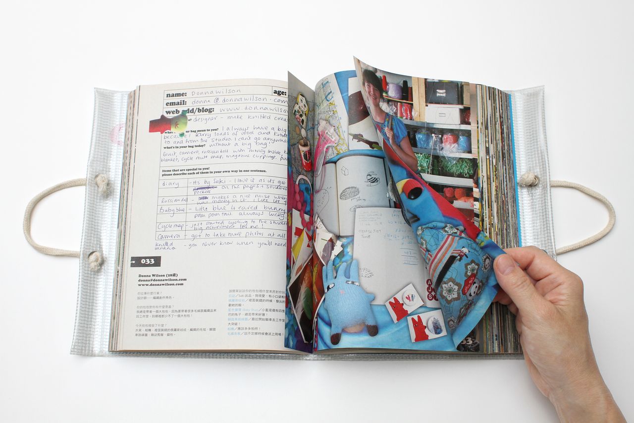 《私囊Me in my bag》一書分享100個人的袋中世界。書籍被設計的像是個有把手的包包。2007年出版。