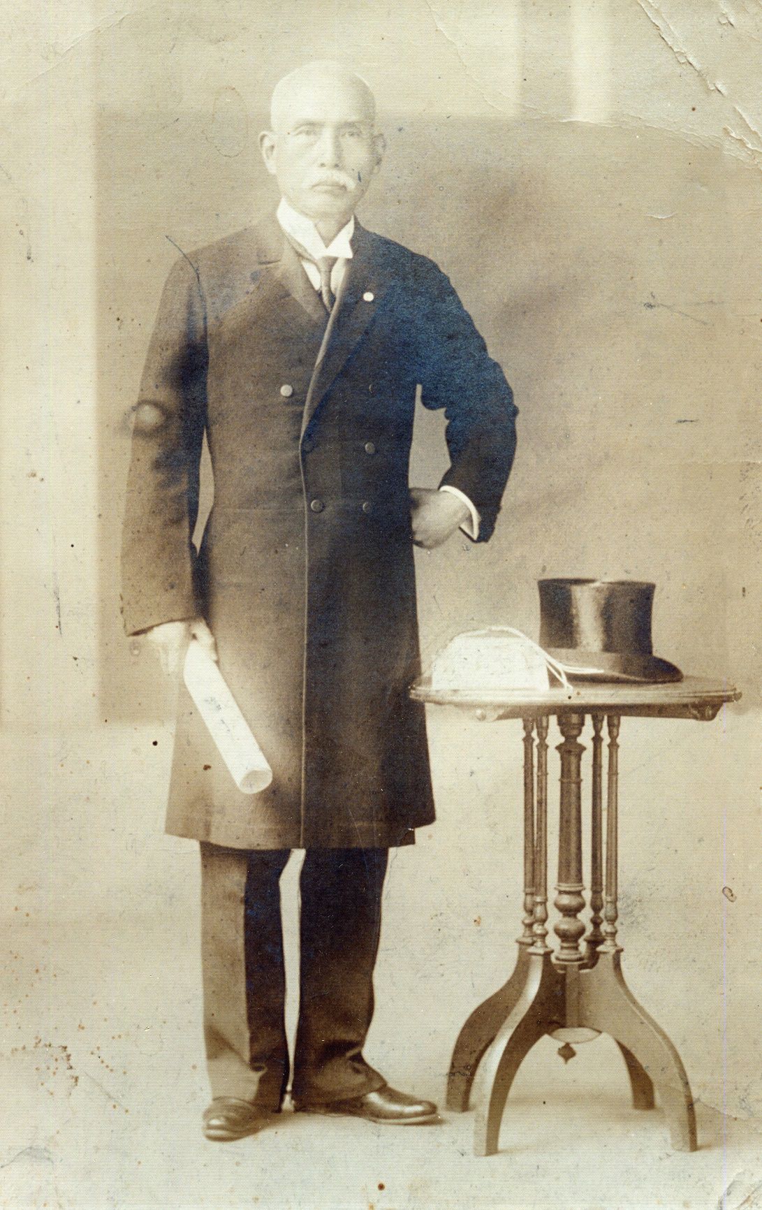 小川尚義,學士院恩賜賞得獎紀念照(愛媛人物博物館提供)